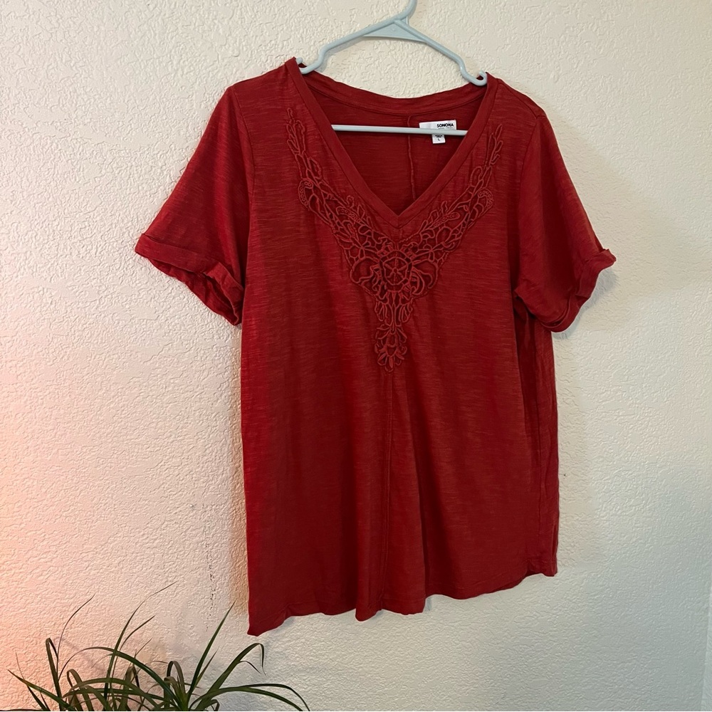 Rust embroidered tee